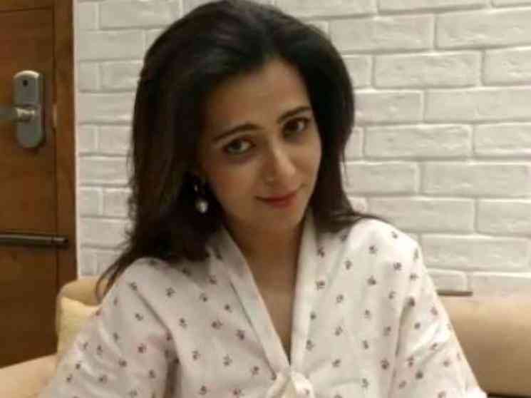 இணையத்தை ஈர்க்கும் DD-ன் லாக்டவுன் நடனம் ! - Tamil Movie Cinema News இணையத்தை ஈர்க்கும் DD-ன் லாக்டவுன் நடனம் ! - Tamil Movie Cinema News