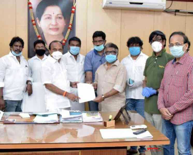 அமைச்சரை சந்தித்து கோரிக்கை மனு தந்த தயாரிப்பாளர்கள் ! - Tamil Movie Cinema News அமைச்சரை சந்தித்து கோரிக்கை மனு தந்த தயாரிப்பாளர்கள் ! - Tamil Movie Cinema News