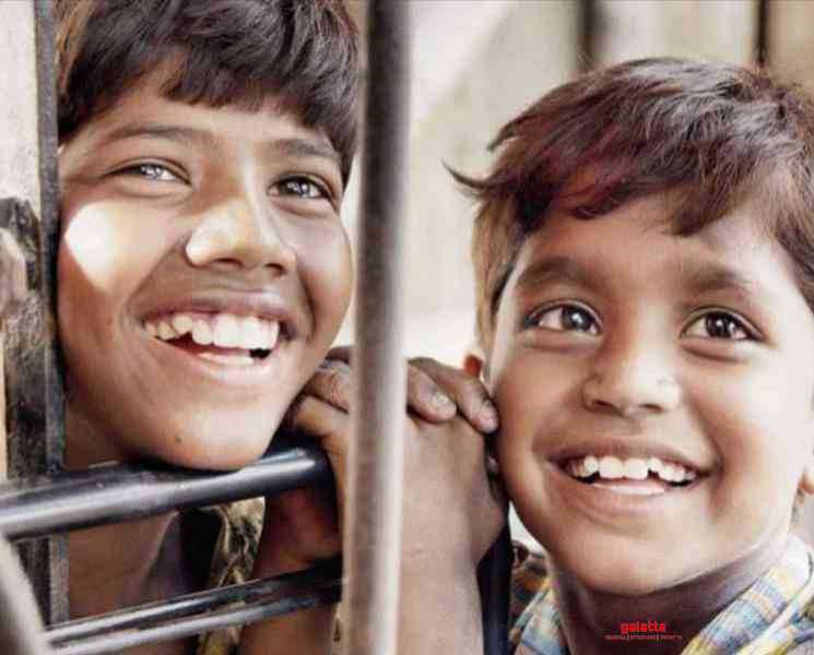 அடையாளம் தெரியாமல் மாறிய காக்கா முட்டை சிறுவர்கள் ! வைரலாகும் புகைப்படம் - Tamil Movie Cinema News அடையாளம் தெரியாமல் மாறிய காக்கா முட்டை சிறுவர்கள் ! வைரலாகும் புகைப்படம் - Tamil Movie Cinema News