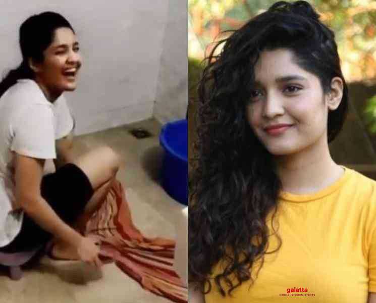 பாடல் பாடிக்கொண்டே துணி துவைக்கும் ரித்திகா சிங் ! - Tamil Movie Cinema News பாடல் பாடிக்கொண்டே துணி துவைக்கும் ரித்திகா சிங் ! - Tamil Movie Cinema News