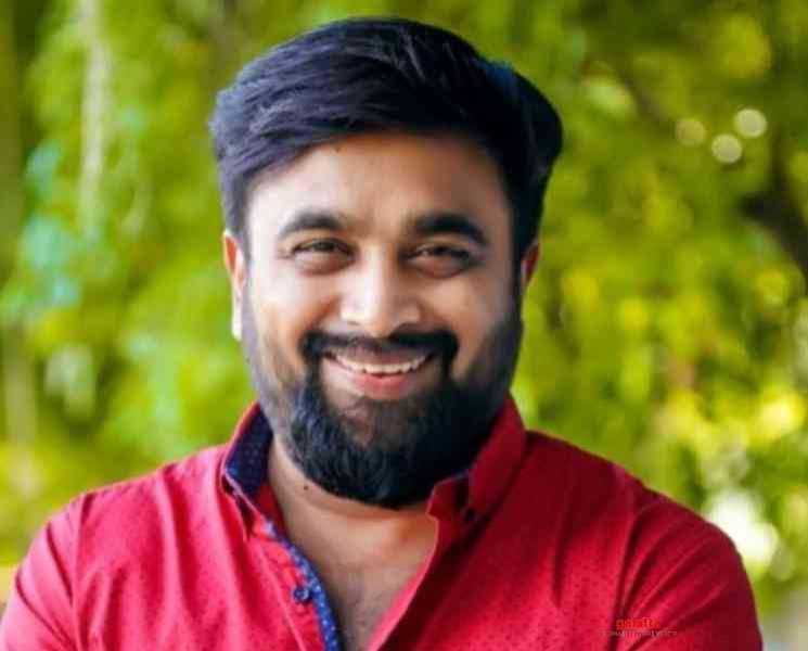 விவசாயிக்கு உதவிக்கரம் நீட்டிய சசிகுமார் ! - Tamil Movie Cinema News விவசாயிக்கு உதவிக்கரம் நீட்டிய சசிகுமார் ! - Tamil Movie Cinema News