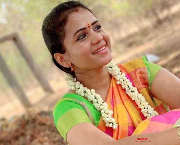 கிராமத்து தோழிகளுடன் ராம்ப் வாக் செய்த மணிமேகலை ! - Tamil Movie Cinema News கிராமத்து தோழிகளுடன் ராம்ப் வாக் செய்த மணிமேகலை ! - Tamil Movie Cinema News