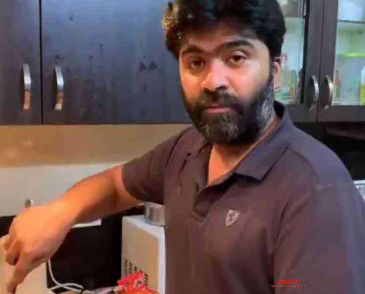 சமையலில் சக்கைப்போடு போடும் STR ! வீடியோ இதோ - Tamil Movie Cinema News சமையலில் சக்கைப்போடு போடும் STR ! வீடியோ இதோ - Tamil Movie Cinema News