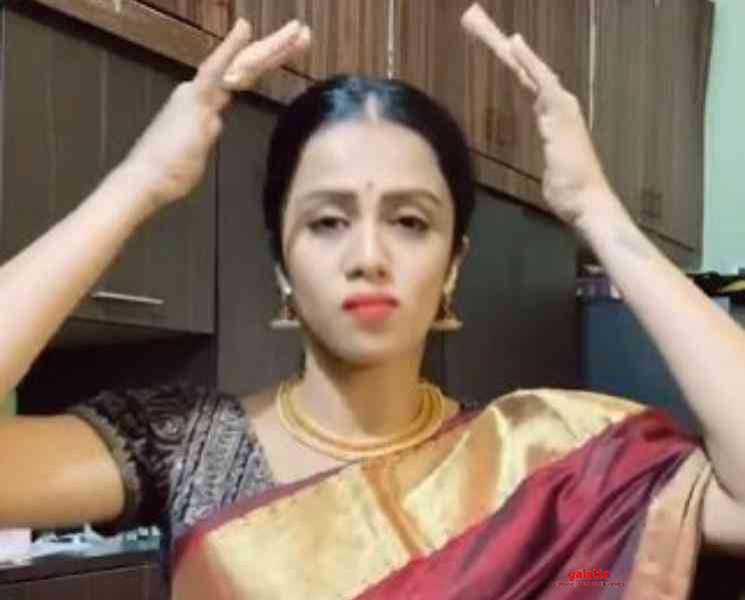 பாரம்பரிய உடையில் டிக்டாக் செய்த அஞ்சனா ! - Tamil Movie Cinema News பாரம்பரிய உடையில் டிக்டாக் செய்த அஞ்சனா ! - Tamil Movie Cinema News