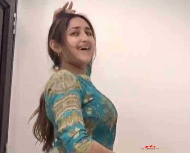இணையத்தை ஈர்க்கும் சயீஷாவின் நடனம் ! வீடியோ உள்ளே - Tamil Movie Cinema News இணையத்தை ஈர்க்கும் சயீஷாவின் நடனம் ! வீடியோ உள்ளே - Tamil Movie Cinema News