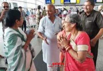 மோடியின் மனைவியைச் சந்தித்தார் மம்தா பானர்ஜி! - Tamil Movie Cinema News மோடியின் மனைவியைச் சந்தித்தார் மம்தா பானர்ஜி! - Tamil Movie Cinema News