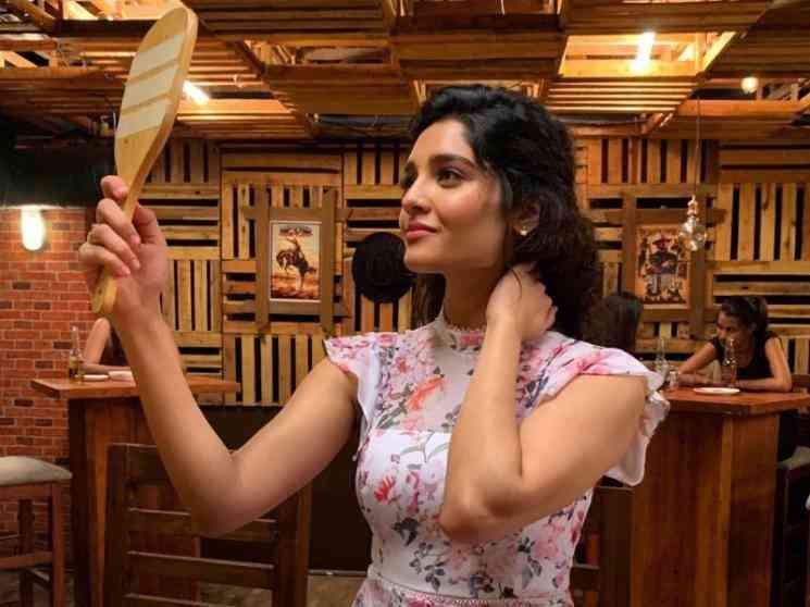 ஓ மை கடவுளே வெற்றியை தொடர்ந்து ரித்திகா சிங் நடிக்கும் புதிய படம் ! - Tamil Movie Cinema News ஓ மை கடவுளே வெற்றியை தொடர்ந்து ரித்திகா சிங் நடிக்கும் புதிய படம் ! - Tamil Movie Cinema News
