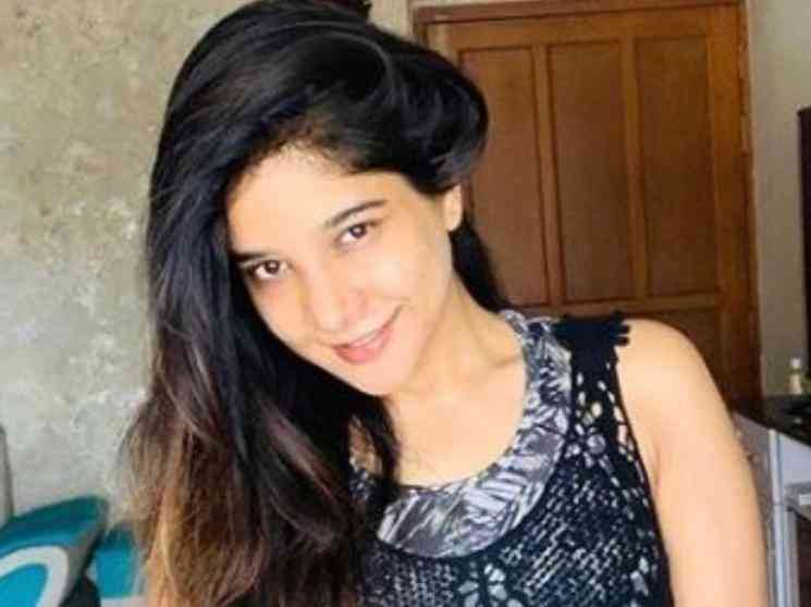 நடிகை சாக்ஷி அகர்வால் வெளியிட்ட ஒர்க்அவுட் வீடியோ ! - Tamil Movie Cinema News நடிகை சாக்ஷி அகர்வால் வெளியிட்ட ஒர்க்அவுட் வீடியோ ! - Tamil Movie Cinema News