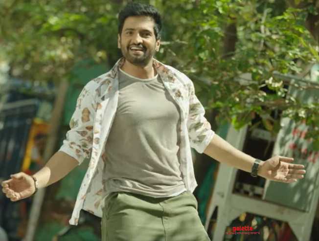 சந்தானம் படத்தின் ரொமான்டிக் வீடியோ பாடல் வெளியானது - Tamil Movie Cinema News சந்தானம் படத்தின் ரொமான்டிக் வீடியோ பாடல் வெளியானது - Tamil Movie Cinema News
