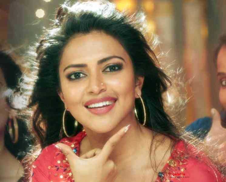 பாலிவுட் என்ட்ரியை உறுதி செய்த அமலா பால் ! - Tamil Movie Cinema News பாலிவுட் என்ட்ரியை உறுதி செய்த அமலா பால் ! - Tamil Movie Cinema News
