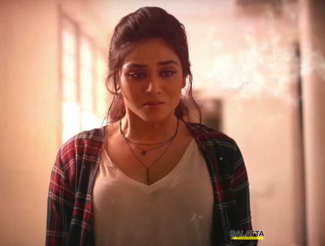சூப்பர் டூப்பர் படத்தில் இந்துஜாவின் ரொமான்டிக் பாடல் ! - Tamil Movie Cinema News சூப்பர் டூப்பர் படத்தில் இந்துஜாவின் ரொமான்டிக் பாடல் ! - Tamil Movie Cinema News