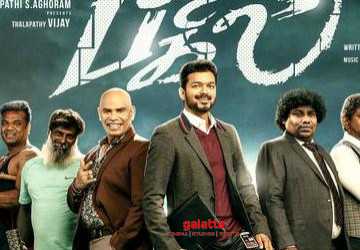தளபதியின் ஃ புட்பால் திறமையை பார்த்து வியந்த இந்துஜா ! - Tamil Movie Cinema News தளபதியின் ஃ புட்பால் திறமையை பார்த்து வியந்த இந்துஜா ! - Tamil Movie Cinema News