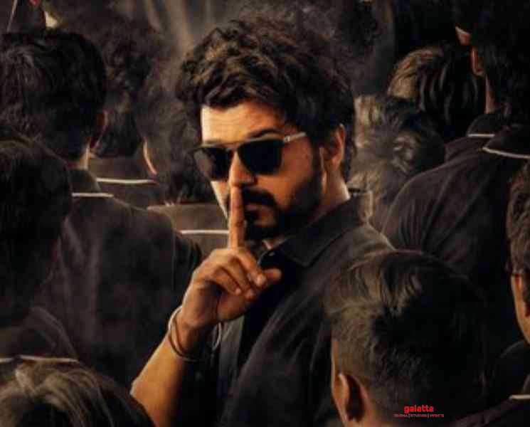மாஸ் காட்டும் மாஸ்டர் இரண்டாம் லுக் போஸ்டர் ! - Tamil Movie Cinema News மாஸ் காட்டும் மாஸ்டர் இரண்டாம் லுக் போஸ்டர் ! - Tamil Movie Cinema News