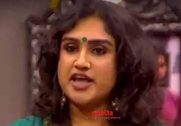 கண்ணீர் கடலில் ஷெரின் ! வனிதா அதிரடி - Movie Cinema News கண்ணீர் கடலில் ஷெரின் ! வனிதா அதிரடி - Movie Cinema News