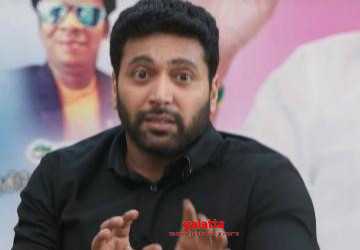 கோமாளி படத்தின் செம ரகளையான யார்ரா கோமாளி வீடியோ பாடல் ! - Tamil Movie Cinema News கோமாளி படத்தின் செம ரகளையான யார்ரா கோமாளி வீடியோ பாடல் ! - Tamil Movie Cinema News