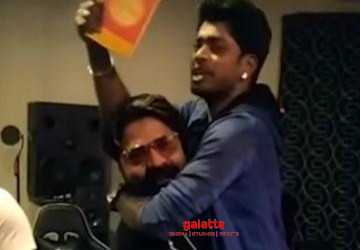 சாண்டி மற்றும் தர்ஷனை சந்தித்த STR ! வீடியோ உள்ளே - Tamil Movie Cinema News சாண்டி மற்றும் தர்ஷனை சந்தித்த STR ! வீடியோ உள்ளே - Tamil Movie Cinema News